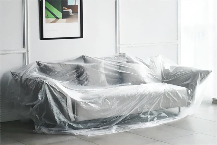 فيلم تغليف للأريكة